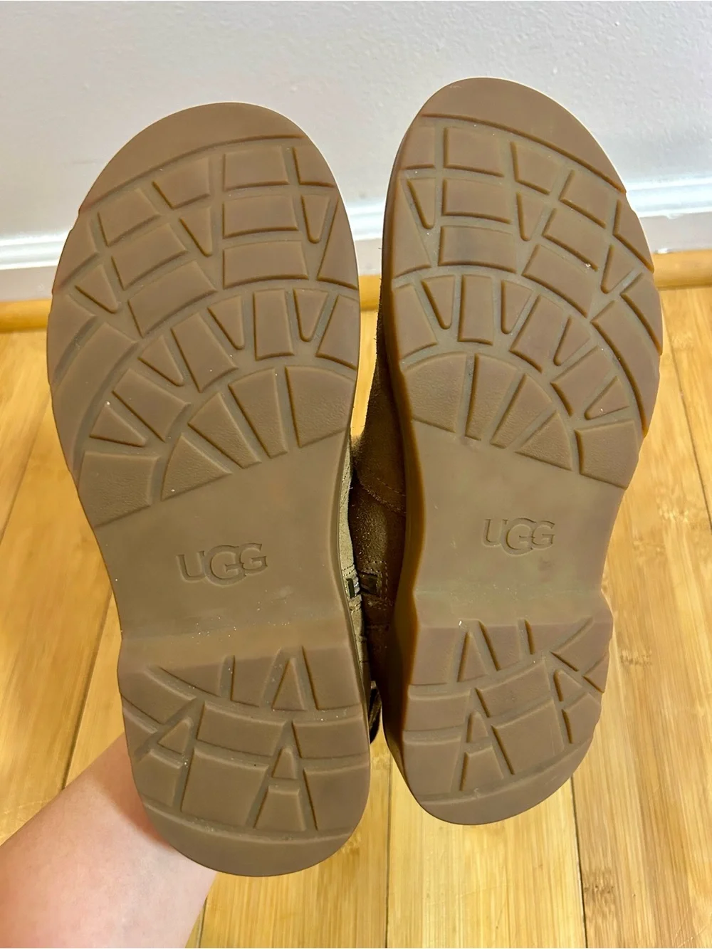 UGG Kids Lynde Chelsea Suede Winter Boots - Chestnut - 4Y or 5.5W